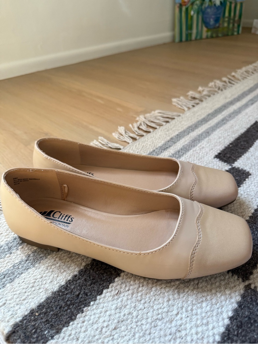 Cliffs by WHITE MOUNTAIN Women's Nude Scallop Detail Ballet Flats - Picture 2 of 10